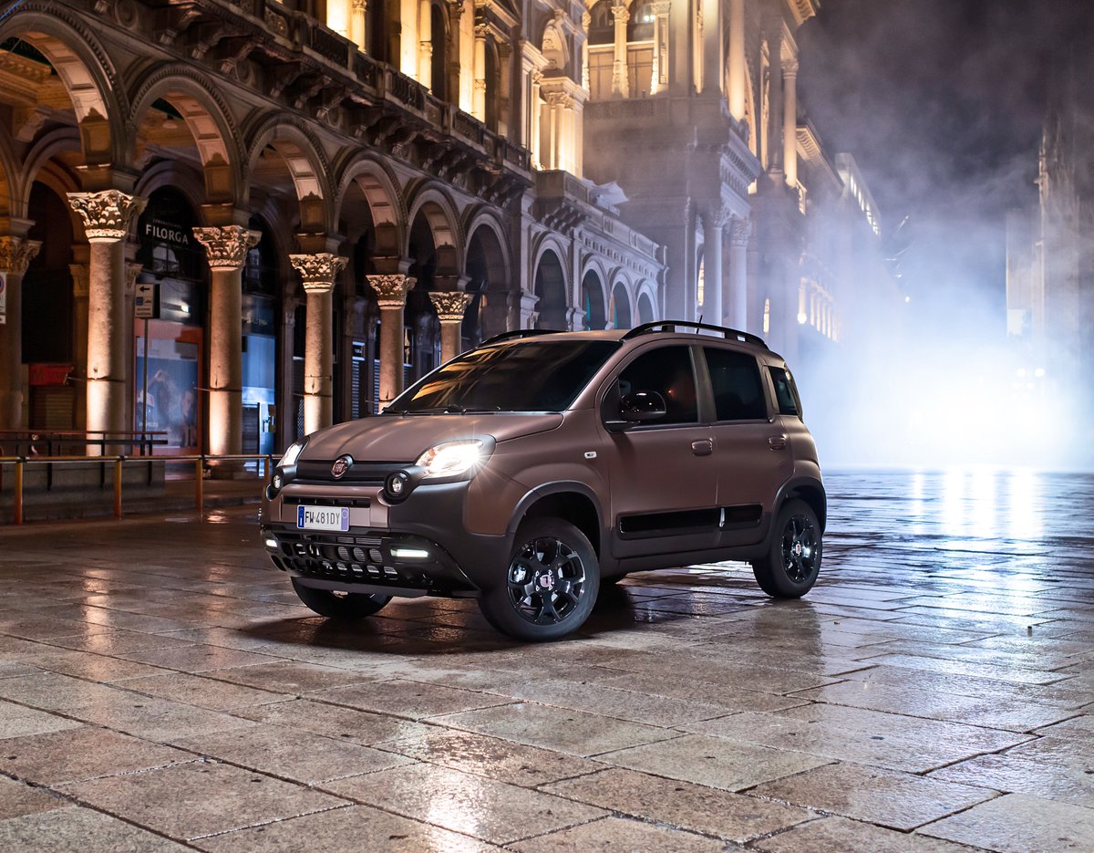 SiteVelotche's tweet photo. #Fiat dévoile sa chic #Panda City Cross by #Trussardi uniquement disponible en marron Caffè Italiano mat ou métallisé, à partir de 14 990 Euros. https://t.co/sburk8Rrif