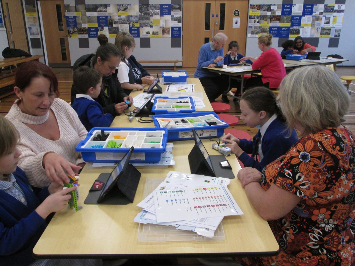 eldon_primary's tweet image. Our Junior children and parents have enjoyed learning together this afternoon with a 'Lego Robotics' workshop! Thank you everyone!
