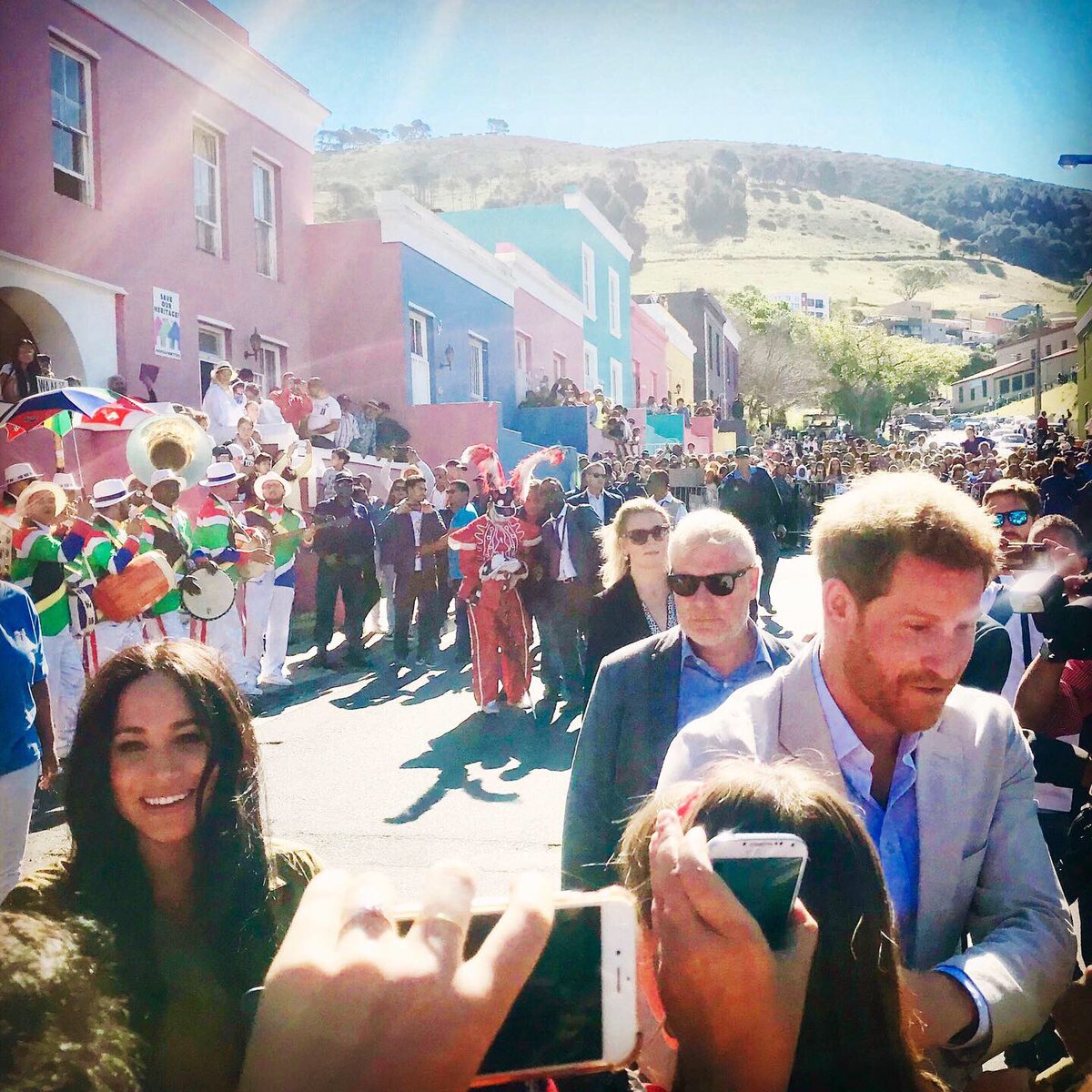 KatieDijzel's tweet photo. Just a little bit excited to see #PrinceHarry and #MeghanMarkle in #bokaap #CapeTown this afternoon! What a #HeritageDay bonus! #SussexMeetSouthAfrica #RoyalTourSouthAfrica #houtandabout #CapeTown #SouthAfrica https://t.co/9a5pRxLnqb