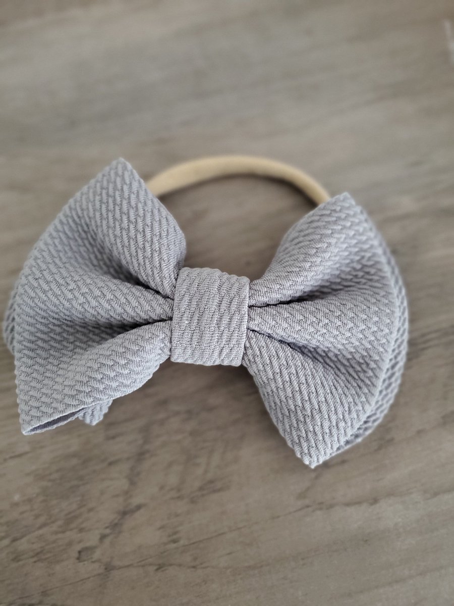 ClosetPeanuts's tweet photo. #NylonHeadbands #BigBows #6Inches #Grey #BabyGirl #LPC19 https://t.co/aCVukHCvt3
