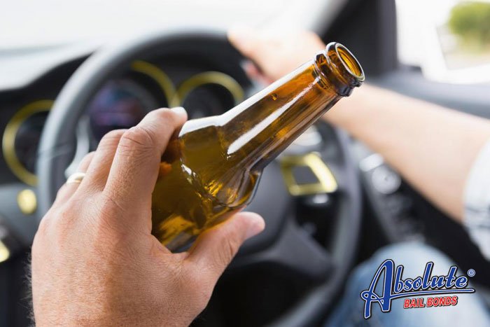 absolutebailCA's tweet image. Being drunk while driving is bad. Drinking while driving is worse 🥴. No one wants someone to grab a drink while they are behind the wheel. The state of CA has several laws against #drunkdriving. Find out more.⤵️
#SobrietyCheckPoints #OpenContainerLaws
absolutebailbonds.com/open-container…