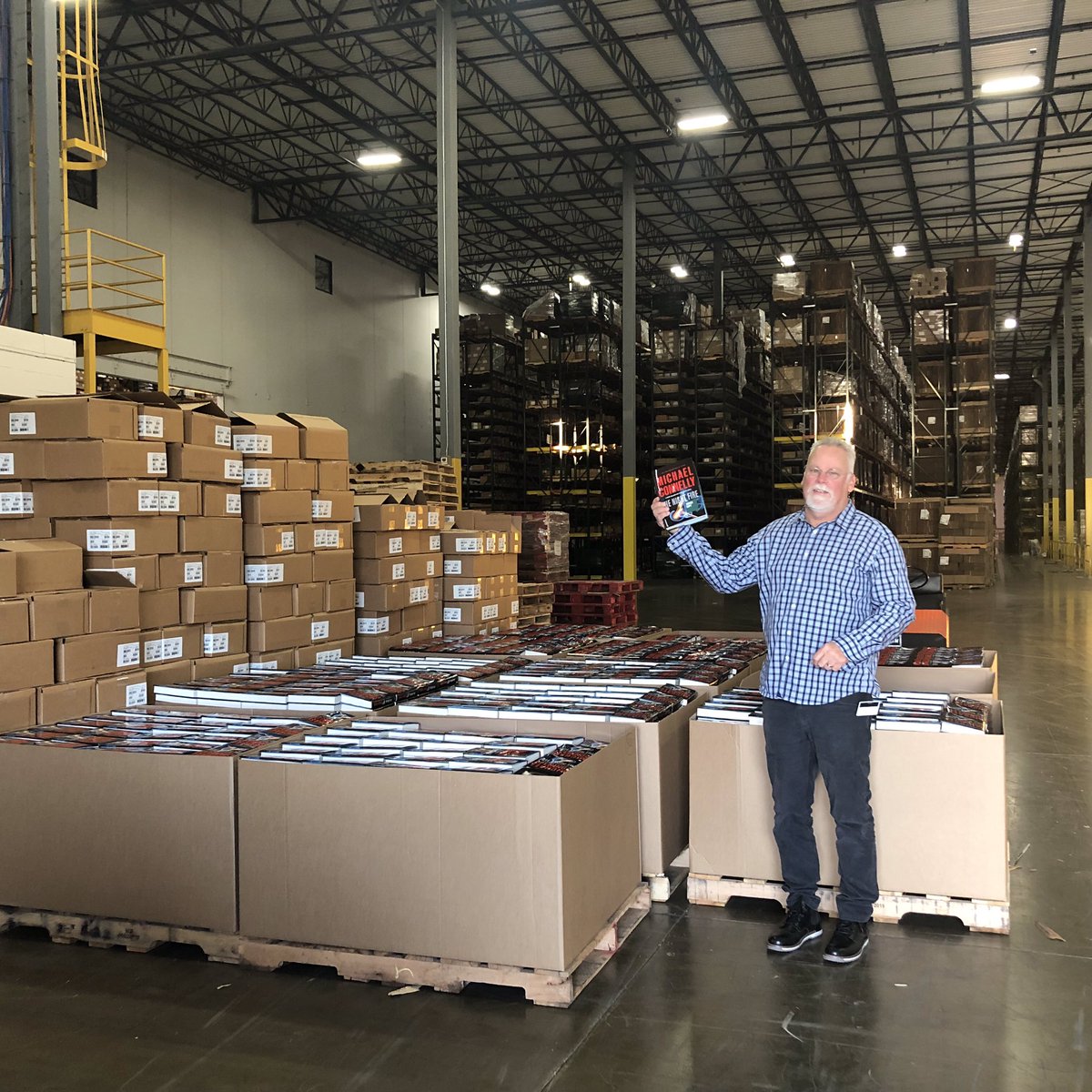 Connellybooks's tweet photo. MC signing 7,500 copies of THE NIGHT FIRE today. All going out to bookstores around the USA. Want one? https://t.co/10O2tTPMyI https://t.co/OxjOBuMsuf