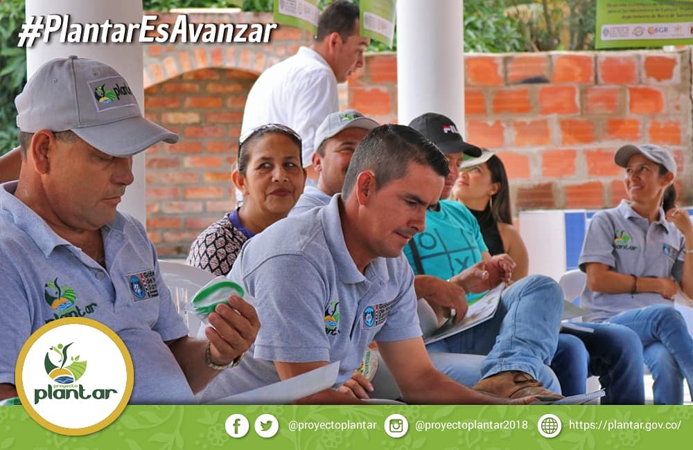 ProyectoPlantar's tweet photo. #PlantarEsAvanzar
En el marco del cierre del Proyecto Plantar, compartimos  e interactuamos con nuestros beneficiarios de Ocaña una jornada llena de grandes experiencias. Valoramos toda la labor de cada familia agricultora enfocada en la transformación del campo.👏👏👏 https://t.co/KLMbdMBRyz