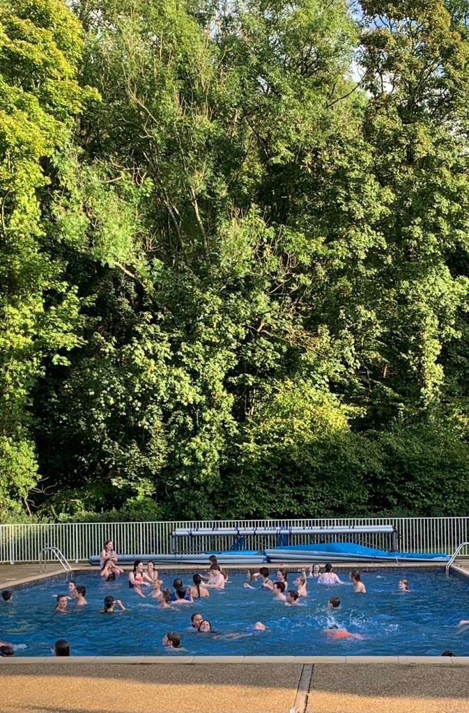 On s’amuse dans le soleil en France ☀️