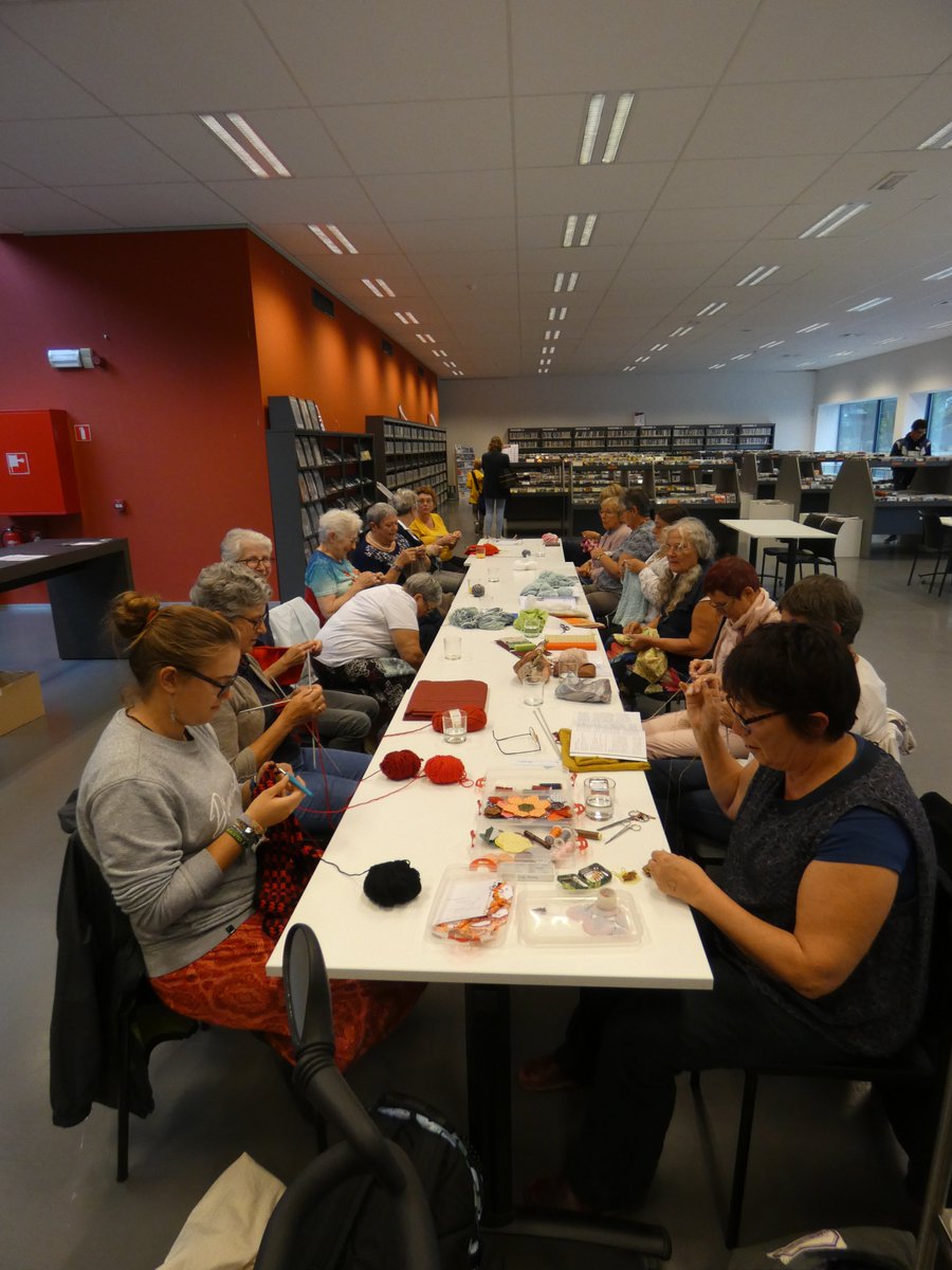 bibieper's tweet photo. Ook het brei/quilt-café is aan het nieuwe seizoen begonnen ! #breicafé #bibieper #ieper En haken mag ook ;-) https://t.co/zrofxFg94w