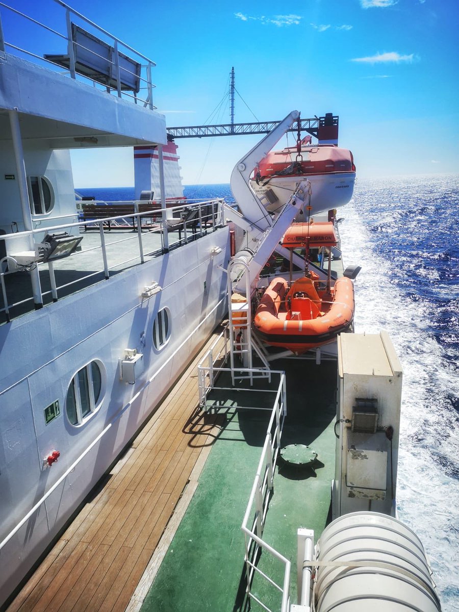 tusdestinos's tweet photo. A punto de entrar en el puerto de Barcelona. Hemos tenido un viaje cómodo con @Trasme_oficial ya que nos hemos traído el coche y así hemos recorrido Ibiza a nuestro aire. #trasmediterranea #trasmetelleva #navegatelo https://t.co/dpe3hoKMA0