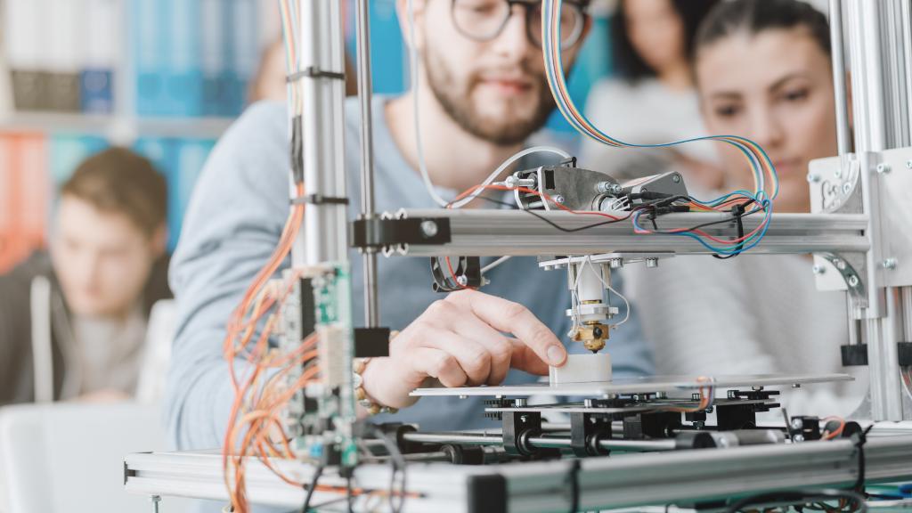 SOLIDWORKSedu's tweet photo. Here are five ways engineering students should do to improve their chances of landing their dream engineering job! Check out this blog by Tony Glockler @SolidProfessor https://t.co/mTMfPRMtQP https://t.co/FEgsvpPflV