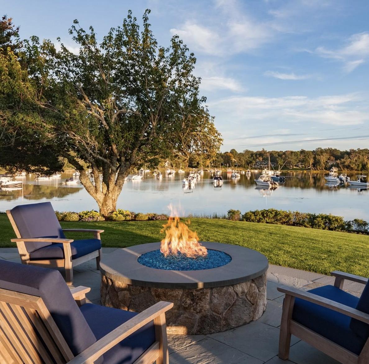 JDCommunication's tweet photo. Regardless of the season, fire pits are perfect for outdoor entertaining.
Architect & Builder: Polhemus Savery DaSilva
๐ท : Brian Vanden Brink #CoastalHome #PSD #PolhemusSaveryDaSilva #CoastalViews #CapeCod #CapeCodHome #CustomHome #WaterViewHome https://t.co/sF0AoSPJ3l