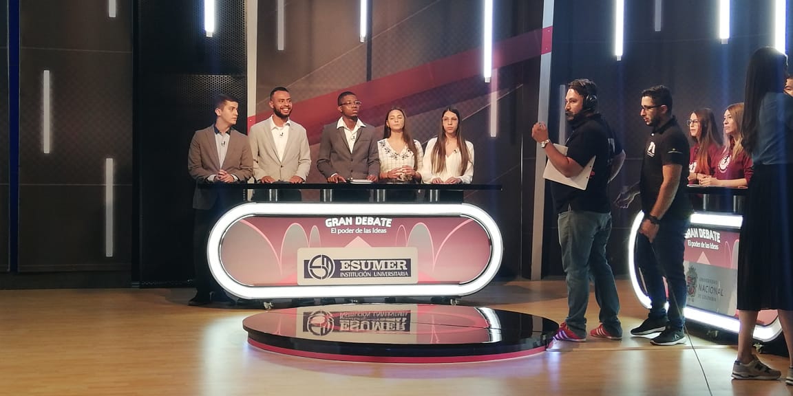Esumermedellin's tweet photo. Excelente presentación. Grandes estrategias de equipo, contundentes los elementos de argumentaciones y refutaciones. ¡Son unos duros! aún hay recorrido en el Gran Debate #ElPoderDeLasIdeas https://t.co/la5QDjVwEQ