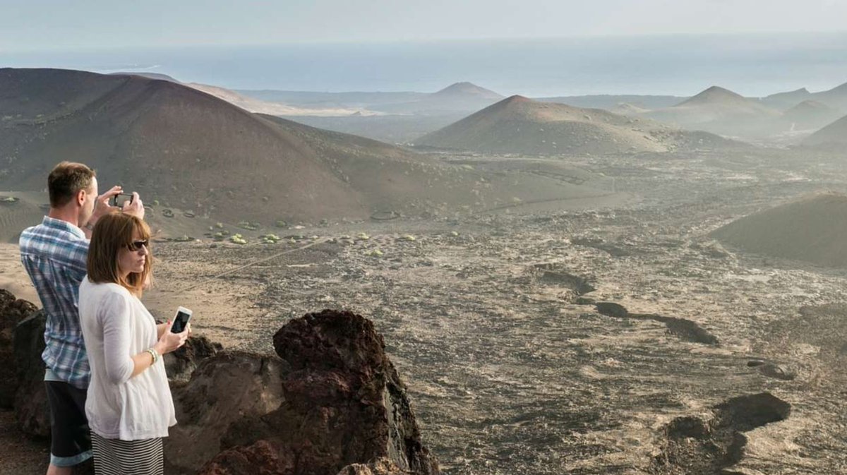 SPENDINcanarias's tweet photo. ¿Conoces las Montañas del Fuego de #Lanzarote?
Un paseo por la Luna sin salir de la Tierra 😉
https://t.co/8pwtHF5puc https://t.co/K2Mawd98jE