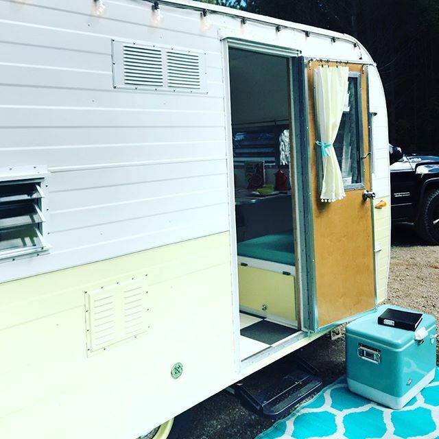 manilenya's tweet photo. Yellow vintage trailer 
#vintagetrailers #vintagetrailershow https://t.co/OiKD8Uyr6z https://t.co/eEscB5AHUi