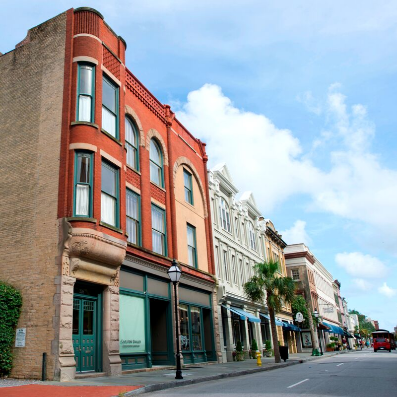 FultonLaneInn's tweet photo. Planning a trip to Charleston this fall? Stay in the heart of downtown at the Fulton Lane Inn, just steps away from the best sites and restaurants. #Fallintofulton https://t.co/DTohwCA89N