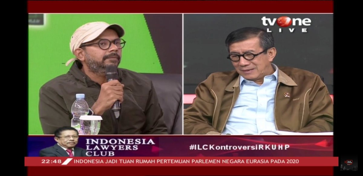 chokich0ki's tweet photo. "BAPAK BEKERJA, RAKYAT MENDERITA"
"saya kira waktunya udah cukup--"
"iya emang udah cukup, kalo lanjut bisa nangis saya" -@haris_azhar 

#ILCKontroversiRKUHP #HidupMahasiswa https://t.co/auJERhnBOz