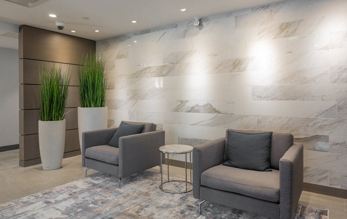 __Pennyfarthing's tweet photo. At Pennyfarthing, we understand how important first impressions are. The lobby at The Grayson expresses this perfectly as an inviting and polished space for our residents and their guests. https://t.co/7FPOTy2D0v