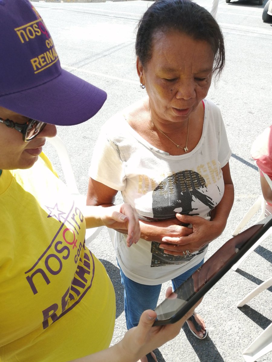 KattyValdez12's tweet photo. En el Hoyo de Chulin, Puerto Isabela  se respira @LeonelFernandez aquí que no se metan con esta gente, aquí Rugeeeee el León 🦁 #LaFuerzadelPueblo #ingridconleonel https://t.co/XIfwMhaecZ