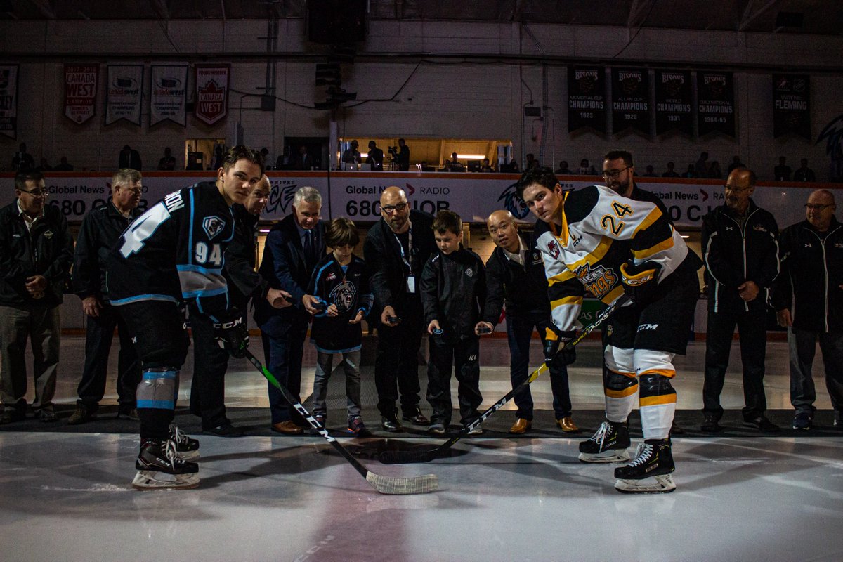 WHLWpgICE's tweet photo. Some great shots from our Home Opener on Saturday! Where did you #FeelTheFreeze from?

Photos ➡️ https://t.co/foeeg7RcCJ https://t.co/xJr9dGFvle