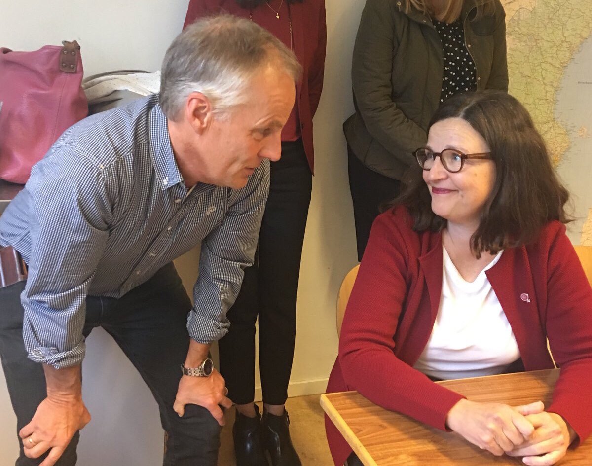 Anna_Ekstrom's tweet photo. Jättebra skolbesök i Göteborg! Superintressant genomgång av hur skolorna arbetar med praktiknära forskning på International School of the Gothenburg Region och Hovåsskolan. Kunniga och erfarna lärare och rektorer, skarpa och lyhörda forskare, engagerade och intresserade elever. https://t.co/zmgQYR6M5Q