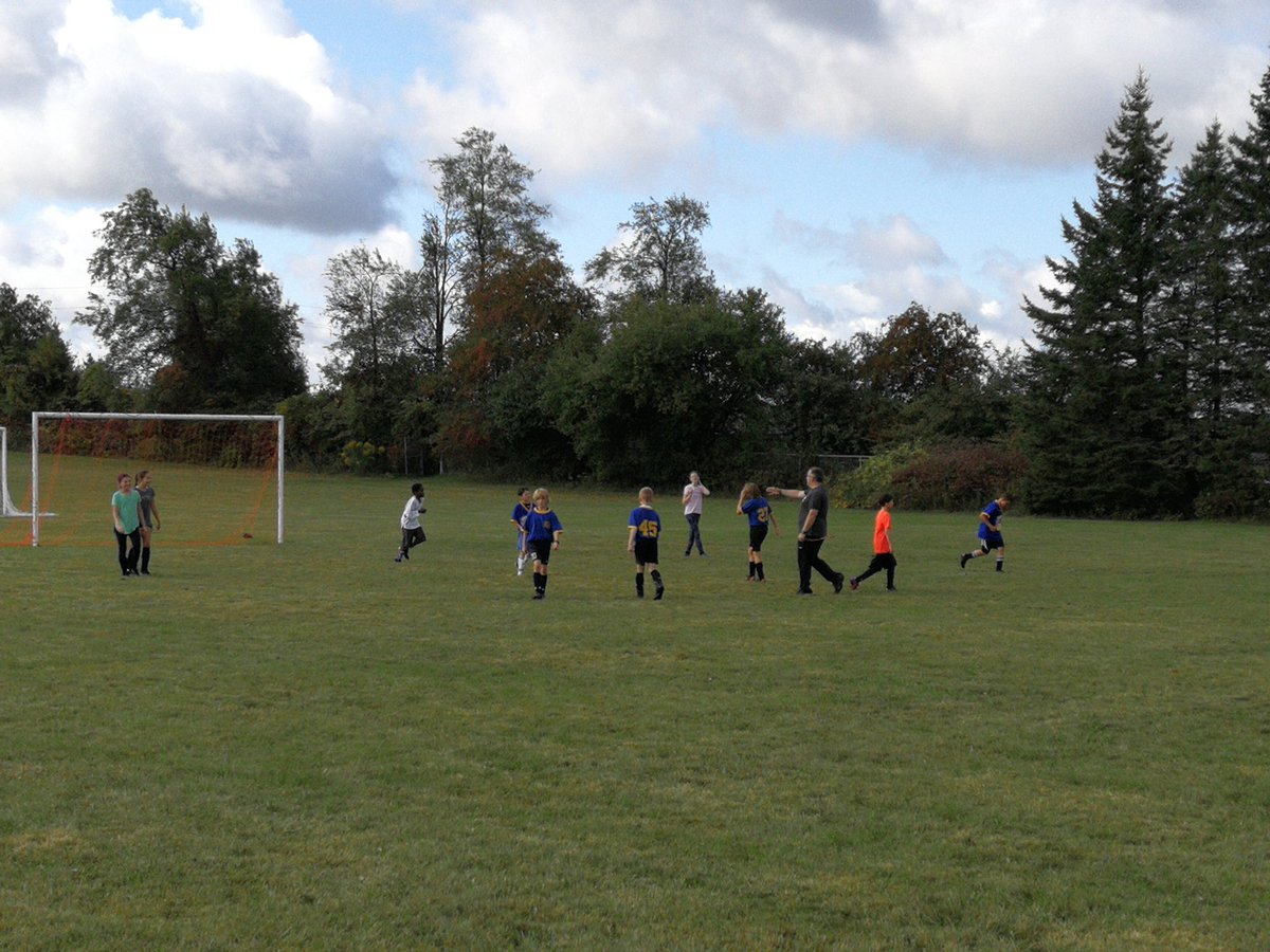 Sparky853's tweet photo. One win, one loss so far for @margaret_ps Mustangs! Go Team! https://t.co/WCRDZbcvN9