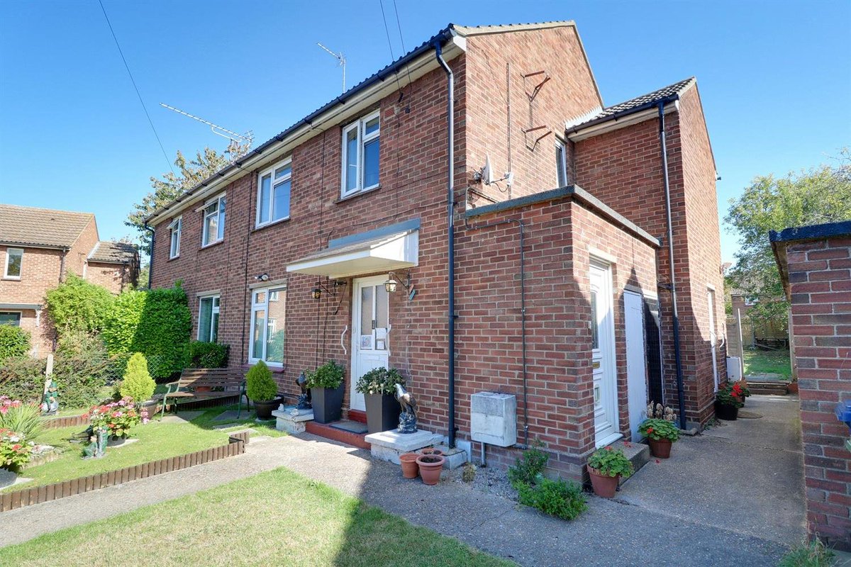 Having been recently refurbished this property would make an ideal first home. There are two double bedrooms and the city centre is only a short cycle ride away flinklp.haart.co.uk/ForSaleV5/?pro…