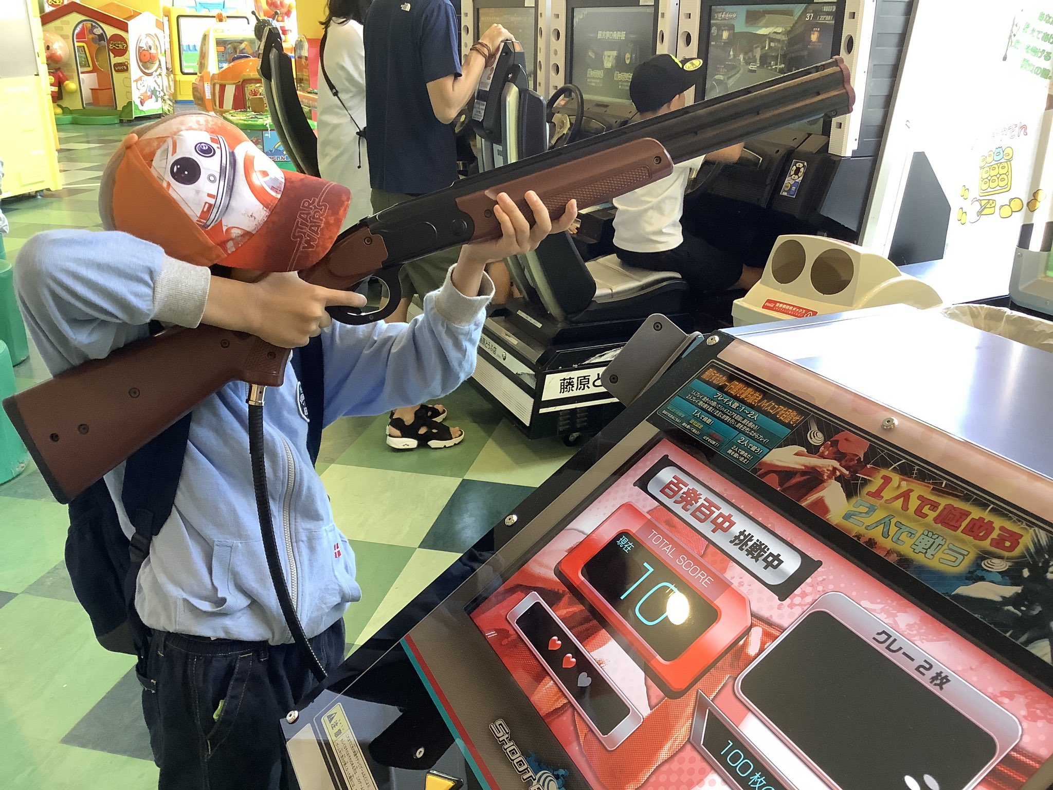 Tsuru Maxim 先日息子とゲーセンで遊んだクレー射撃ゲーム かなり懐かしい 最近リニューアルして復刻のようです 最初ちょっと怖がってたけど やり始めたらハマるハマる 結構当てるの上手いけれど まだまだのび太くんには勝てないよな って自分で Tsuru Maxim 先日息子とゲーセンで遊んだクレー射撃ゲーム かなり懐かしい 最近リニューアルして復刻のようです 最初ちょっと怖がってたけど やり始めたらハマるハマる 結構当てるの上手いけれど まだまだのび太くんには勝てないよな って自分で