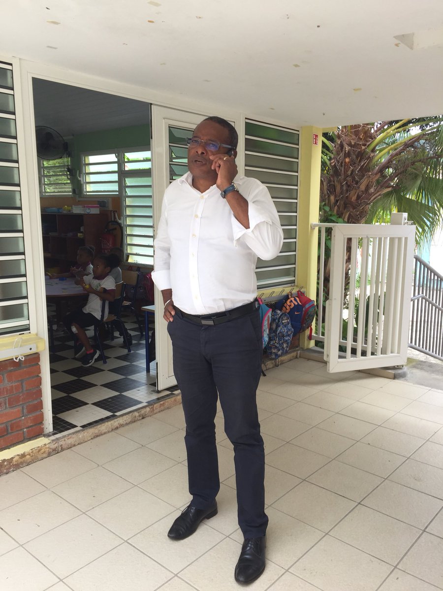EcoleErmitage's tweet photo. @Laguerre_D en visite à l’école de l’Ermitage @CircoFdF1 https://t.co/sAy1bXV6w1