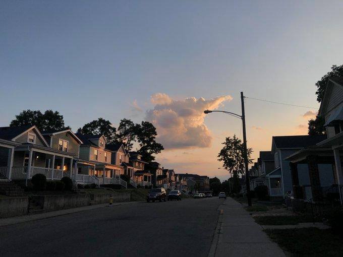 DialogueZone_UD's tweet image. 👂 *Buzzword time* That's right! We're talking about dialogue's intersection in COMMUNITY. See you at 2pm in the DZ!

Register:  ow.ly/qSPd50woADt