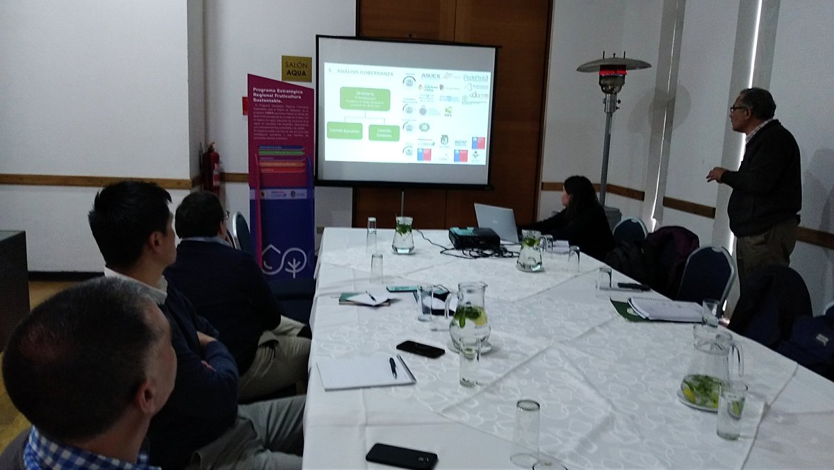Perfruts's tweet photo. Gestores Comité #Capitalhumano del @perfruts analiza brechas existentes en la agricultura regional para levantar propuestas en el área #sustentabilidad #eficienciahídrica #innovación #laboralidad @corfo @Fedefruta @DuocUC #agronomiaucv @Transforma_Alim https://t.co/iEUCQS2sWA