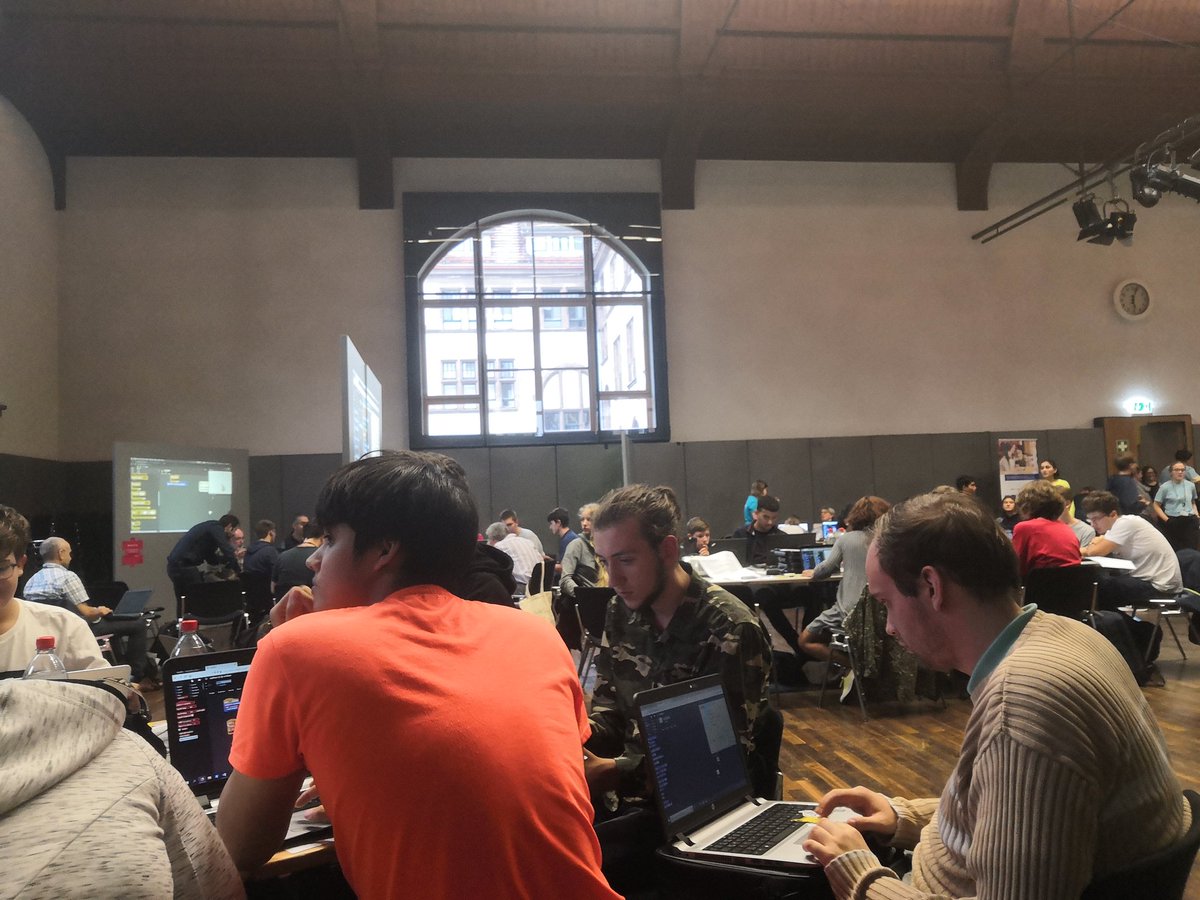 SoieHartmann's tweet photo. Live von der #godigitalnight in der #PHHeidelberg. Schüler lernen die Programmiersprache #snap! kennen. Sehr spannend wie einfach man die Grundlagen der #Programmierung mit SNAP! lernen kann. Danke @MichaelFromUA für die Einladung! https://t.co/DZFjYAwNVq