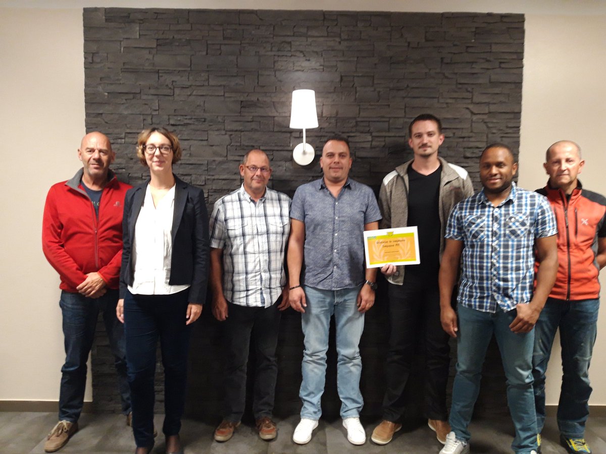 FMerieau's tweet photo. Félicitations aux 6 compagnons PST formés à l'Agence Ingenierie de la DR AFC. La PST, une méthode de de développement des compétences en situation de travail basée sur les vertus de l'évocation et du questionnement ouvert.#PST https://t.co/0byOBeVB2M