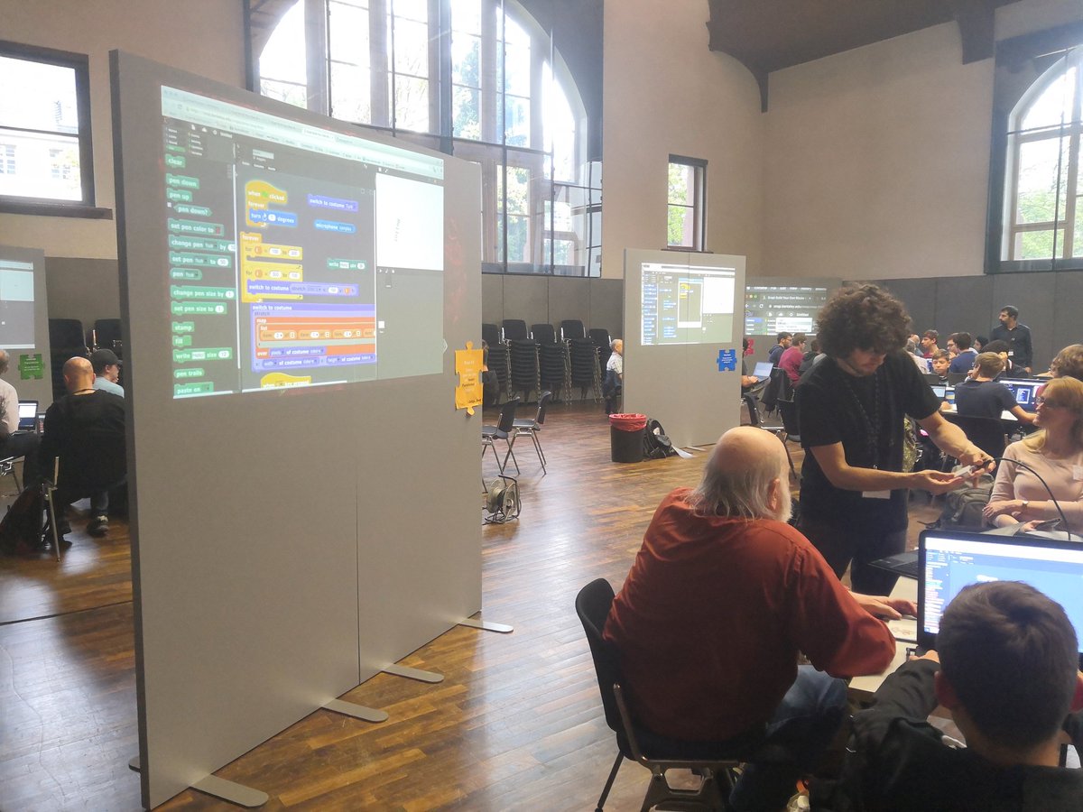 SoieHartmann's tweet photo. Live von der #godigitalnight in der #PHHeidelberg. Schüler lernen die Programmiersprache #snap! kennen. Sehr spannend wie einfach man die Grundlagen der #Programmierung mit SNAP! lernen kann. Danke @MichaelFromUA für die Einladung! https://t.co/DZFjYAwNVq