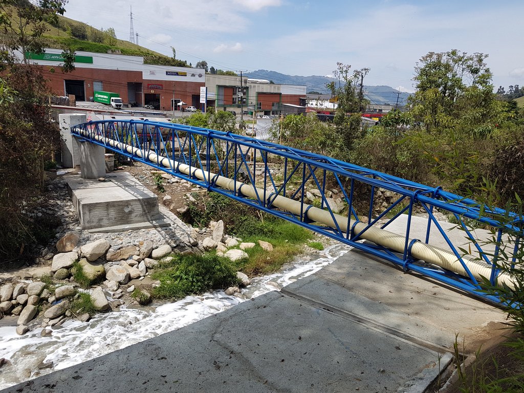 LicoreraCaldas's tweet photo. #AEstaHora se realiza la entrega de la obra conexión de las aguas residuales domésticas de la ILC al interceptor de la zona industrial, con el fin de sanear la quebrada Manizales. Proyecto de RSE con el apoyo de @Corpocaldas @aguasmzl #LoHicimosJuntos @LuisRobertoRM @GoberCaldas https://t.co/mu31Ro7PlR
