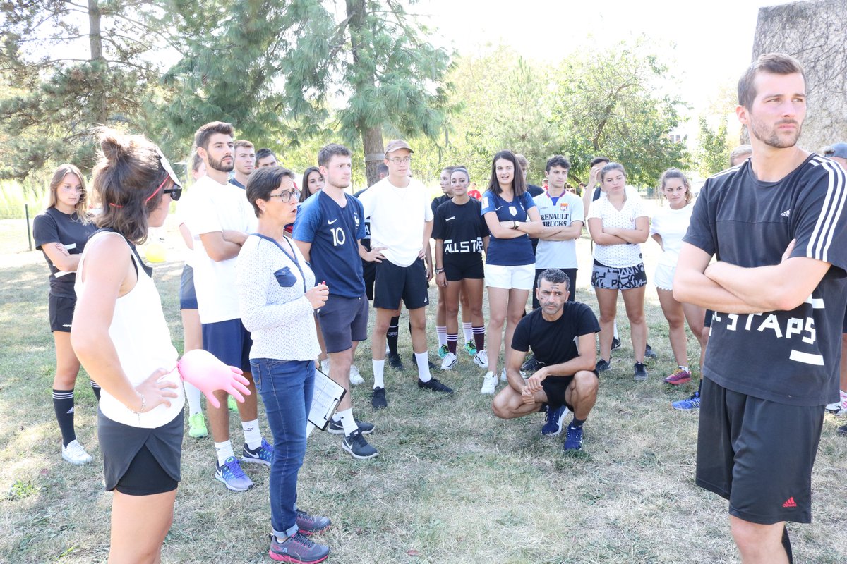 SportManaLyon1's tweet photo. Après une rentrée académique réussie https://t.co/sD0hviM43h, les étudiants du Master MOS #M1MOS #M2MOS ont pu faire davantage connaissance et surtout travailler leur cohésion grâce aux maintenant traditionnelles Olympiades de la rentrée ! #espritMOS https://t.co/xRZvUQr37d