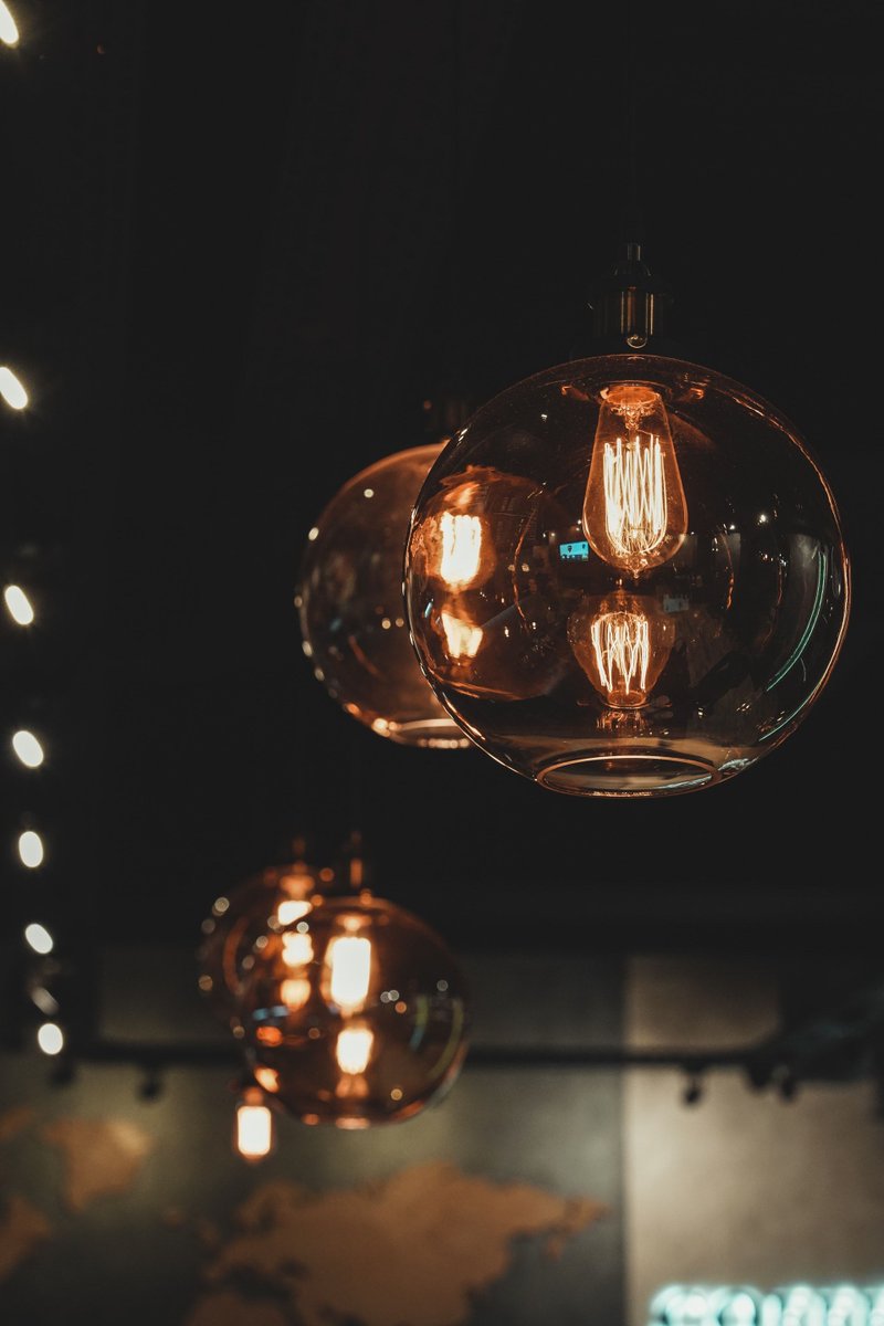 FabiKraemer's tweet photo. - Glashängeleuchte -
https://t.co/B75pcGA27R
-----------------
Wir lieben klassische Vintageleuchten!
Glaskörper mit modernen LED E27 Leuchtmittel und einem Stoffkabel.
#lightplanning #lightingdesign #lighting #interiorinspo #lichtarchitektur #led #ledlight #lampe #leuchte https://t.co/xslVu2V0i8