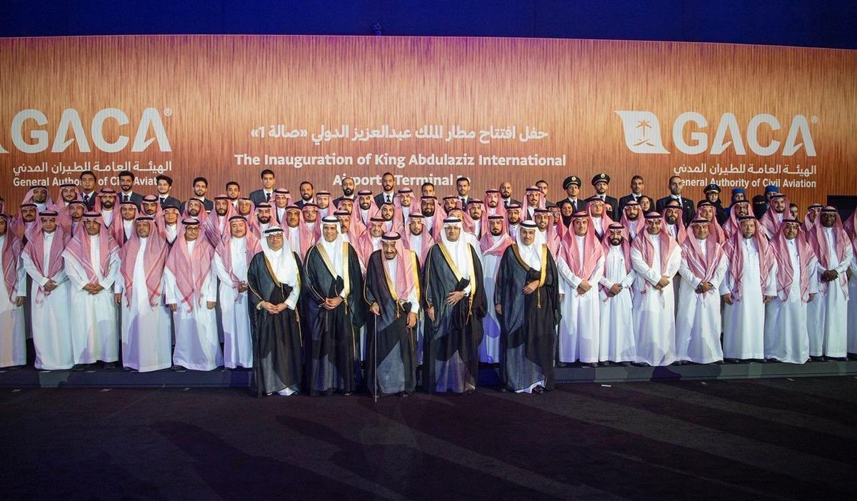 ib1388's tweet photo. تشرف إبني المهندس معاذ بصورة جماعية مع خادم الحرمين الشريفين  الملك سلمان بن عبدالعزيز - حفظه الله - في حفل افتتاح مطار الملك عبدالعزيز الجديد https://t.co/1qTc43aZqu