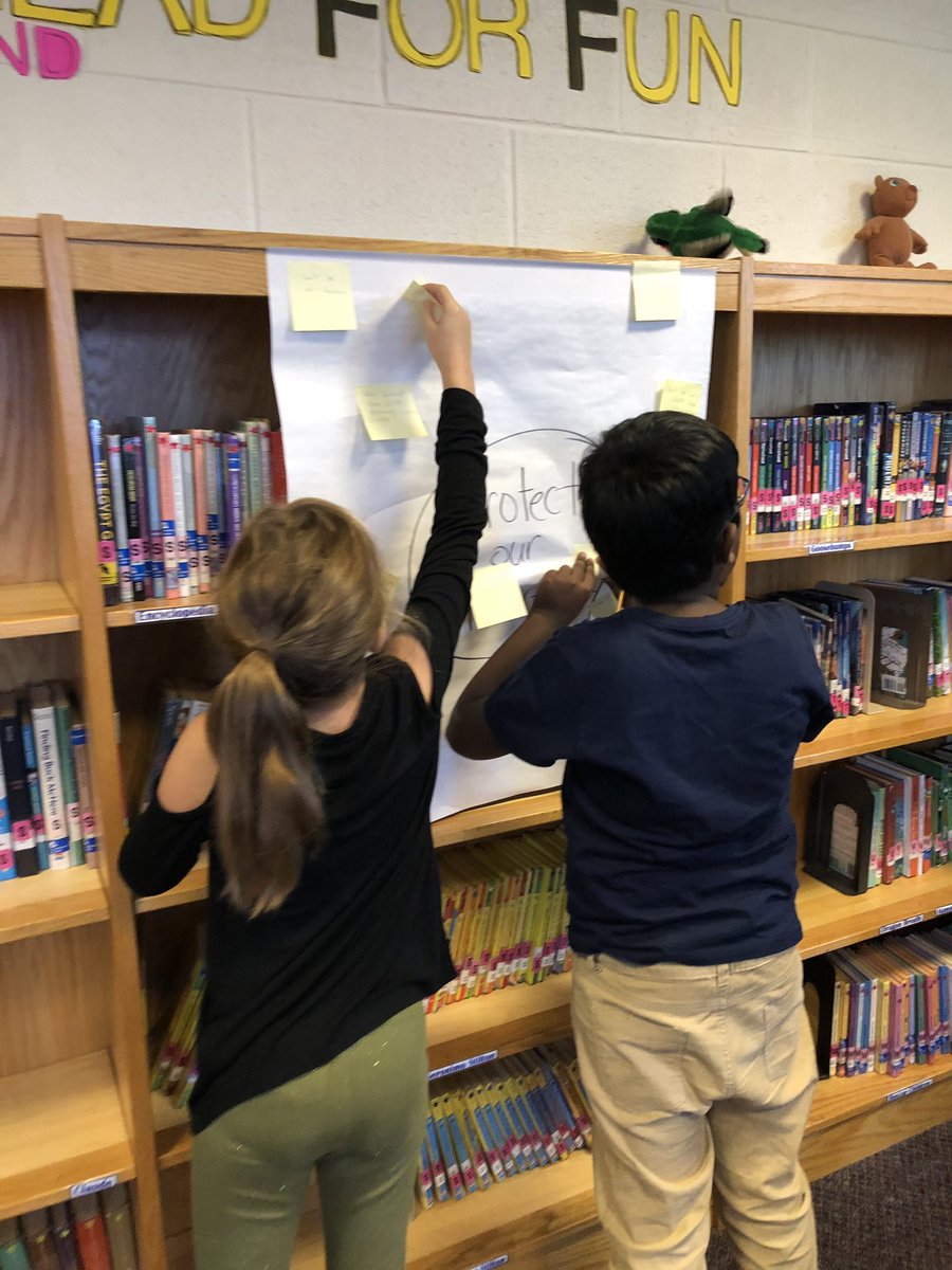 volibrary's tweet photo. 4th graders are thinking about how to appropriately use devices before pulling out the Chromebooks #handsondevices #elemtech #VisualThinking https://t.co/imWghm4ejj