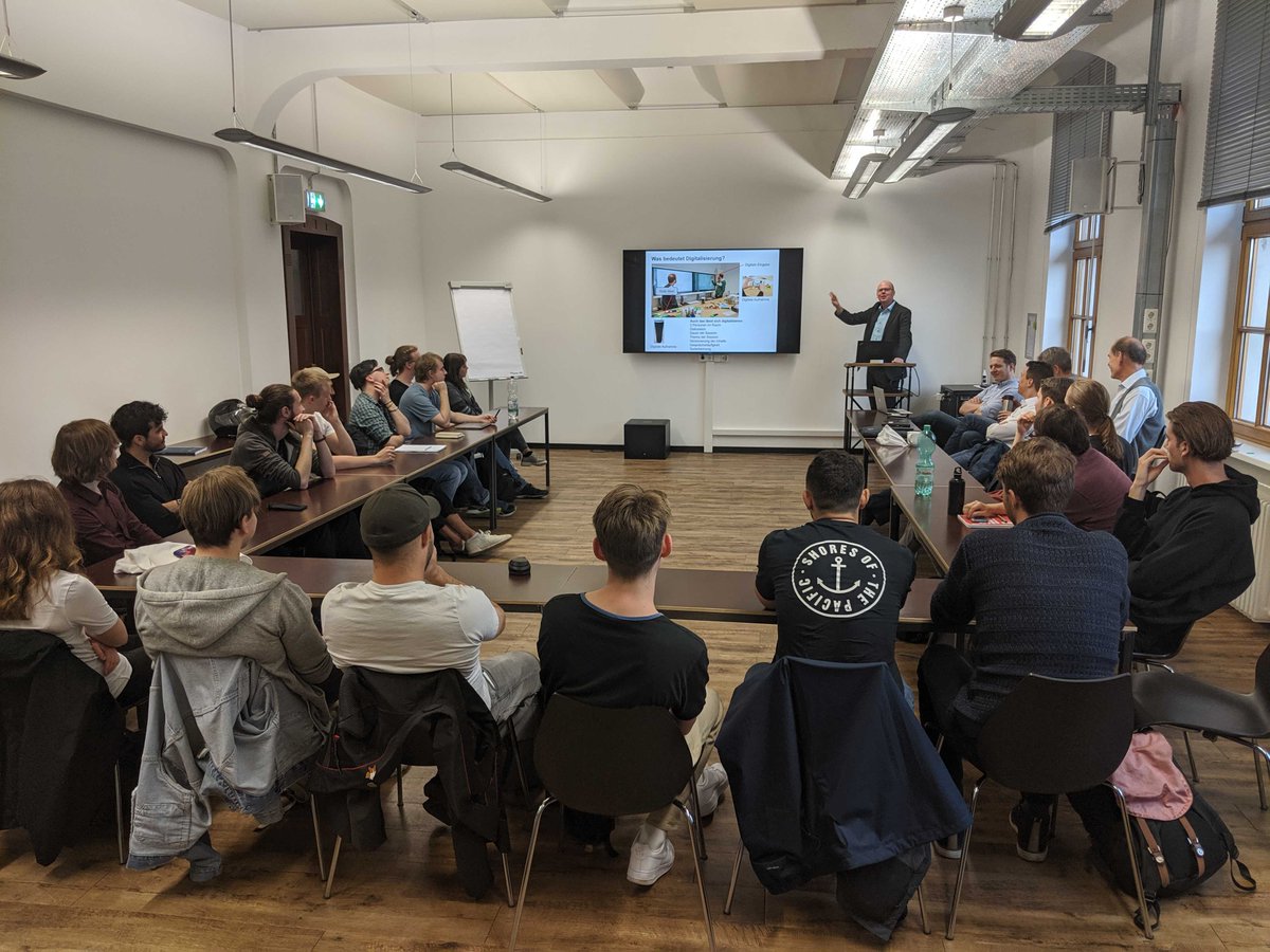 codeandcontext's tweet image. Heute: KickOff! Wir freuen uns darauf mit unseren neunen Studierenden den Studiengang zum Leben zu erwecken #codingsoftware #designingfutures #creatingimpact #developingthings #coco #thkoeln