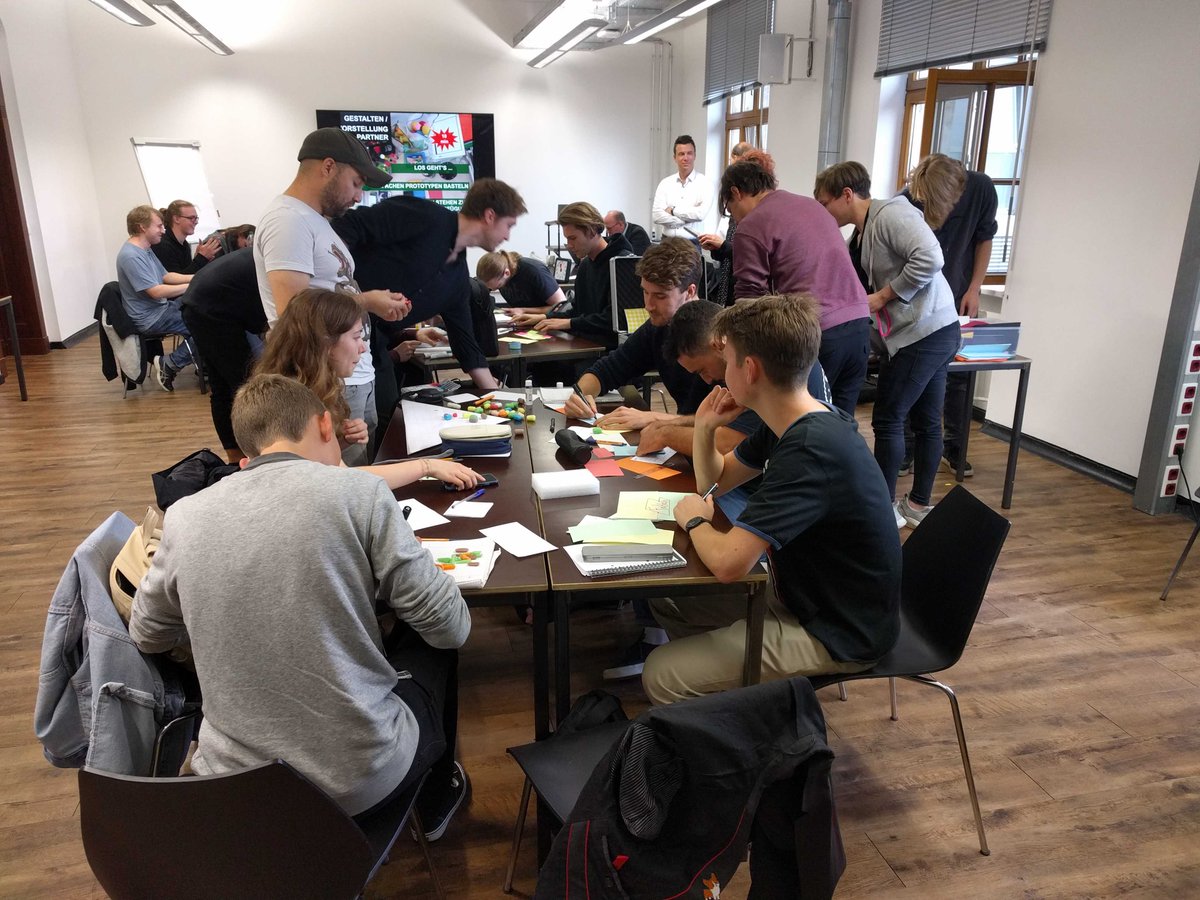 codeandcontext's tweet image. Heute: KickOff! Wir freuen uns darauf mit unseren neunen Studierenden den Studiengang zum Leben zu erwecken #codingsoftware #designingfutures #creatingimpact #developingthings #coco #thkoeln