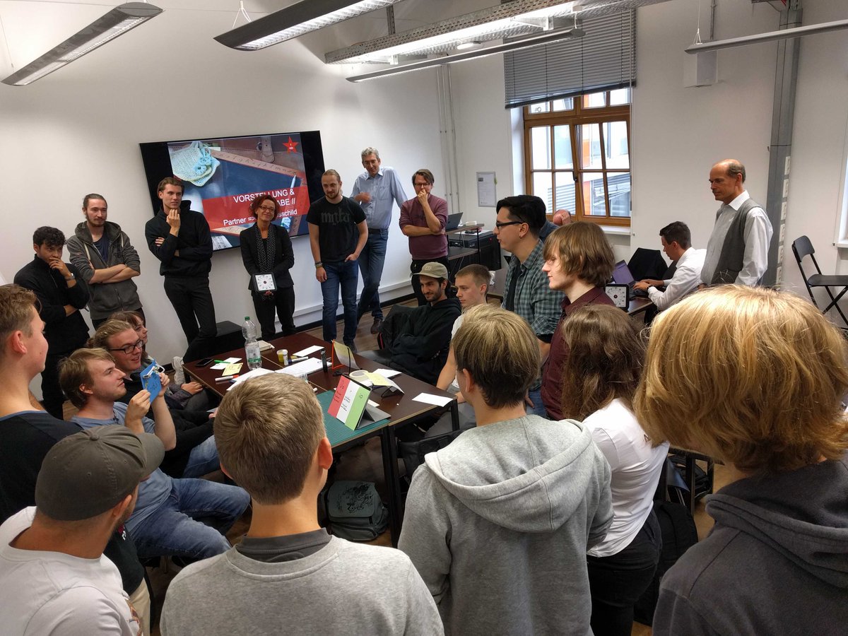 codeandcontext's tweet image. Heute: KickOff! Wir freuen uns darauf mit unseren neunen Studierenden den Studiengang zum Leben zu erwecken #codingsoftware #designingfutures #creatingimpact #developingthings #coco #thkoeln