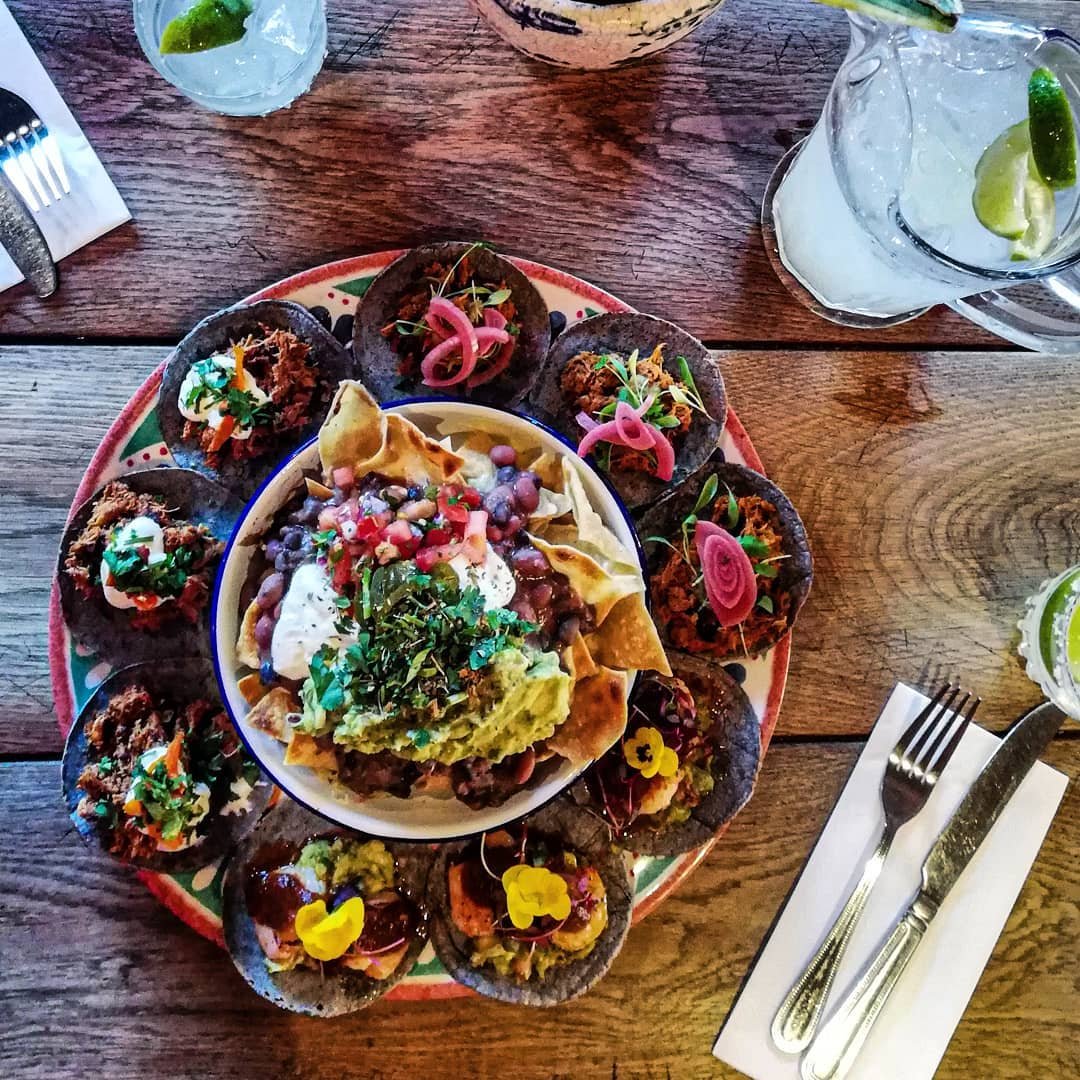 CafeChula's tweet photo. Cafe Chula presents - DOS AMIGOS - a sharing platter of nachos &amp; tacos + a jug of Margarita De Casa 😍😏 available all day, everyday! 🌵❤️ #lovechula #mexicanfood #margaritas https://t.co/Fb117a9mKk