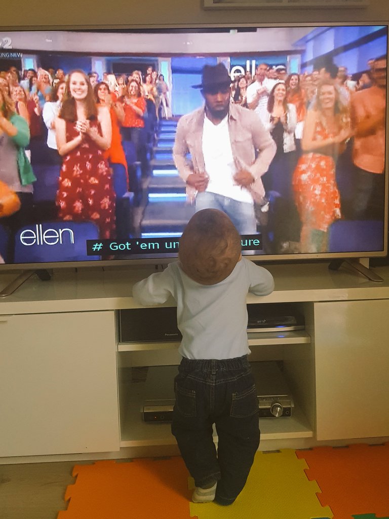 MissShepherdALT's tweet photo. @TheEllenShow Jeremiah (7months old) is @official_tWitch number 1 fan 💙😎 https://t.co/jTpdan7re3