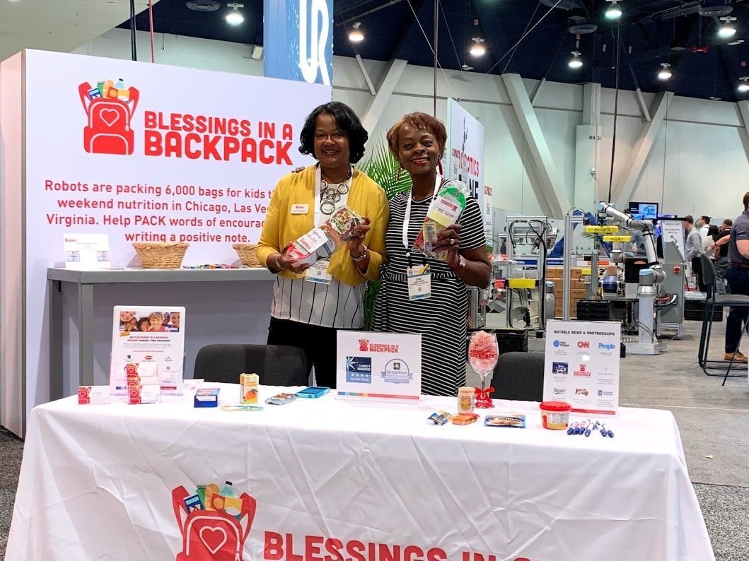 packexposhow's tweet photo. Witness #robots packing food for children, providing weekend meals for elementary students in supplemental nutrition programs—in the #RoboticsZone in the North Hall @Blessingsinabackpack https://t.co/pqfPKDkChO