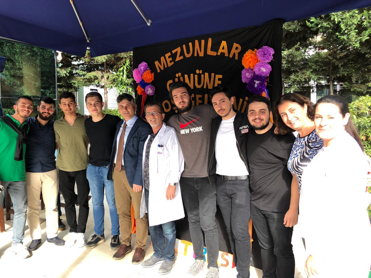BakirkoyUAL's tweet photo. Biz büyük bir aileyiz.
6 yılda mezun olan öğrencilerimiz ile pilav gününde buluştuk.
#PilavGünü #UğurlaKazan 
@nilcicek @barisszgn @nevzatkulaber @UgurOkullari https://t.co/rNQNg6jrlD