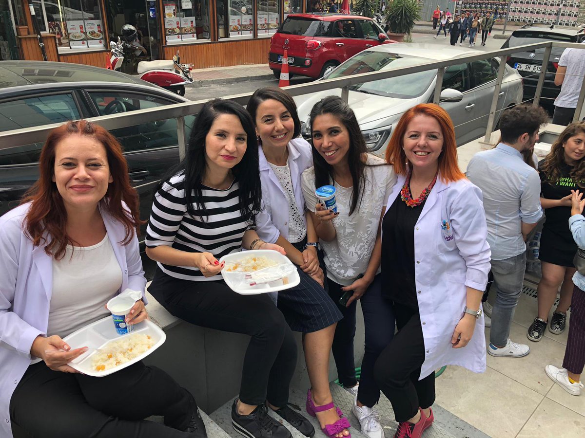 Biz büyük bir aileyiz.
6 yılda mezun olan öğrencilerimiz ile pilav gününde buluştuk.
#PilavGünü #UğurlaKazan 
<a href="/nilcicek/">Nil Çiçek</a> <a href="/barisszgn/">Barış SEZGİN</a> <a href="/nevzatkulaber/">Nevzat Kulaberoğlu</a> <a href="/UgurOkullari/">Uğur Okulları</a>