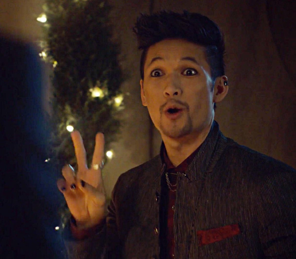 Ngtqueen's tweet photo. Vote for #Shadowhunters as #TheScifiFantasyShow in the #PCAs becaus today votes count twice! https://t.co/YxjIvcHOTe