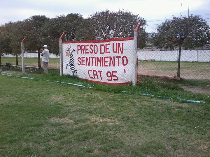 omarespinoza73's tweet photo. Sueño de muchos,logro de pocos.a cada uno de esos pibes de la 95 que estuvieron desde infantiles los recuerdo siempre...el trapo esta siempre presente #La95 #PresoDeUnSentimiento https://t.co/87FpIHNMQR