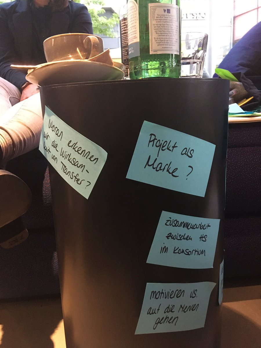 innohub13's tweet photo. Wir haben gerade einen spannenden Austausch zu Ideen, Aktivitäten und Herausforderungen in den #innovativehochschule Vorhaben im @TSHCollab Dresden. #WTT #transfertogether https://t.co/66oHOg04q0