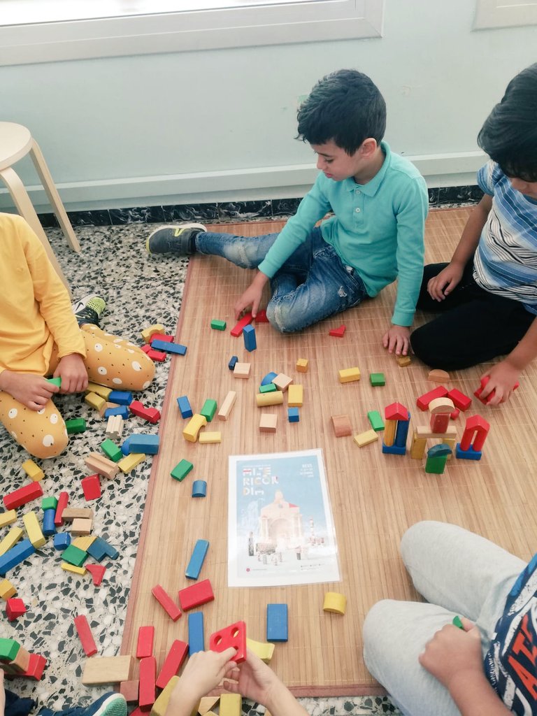 ESCmariafortuny's tweet photo. La classe del Lleó de 1r hem utilitzat les peces de construccions per reproduir el cartell de Misericòrdia 2019! Estem preparats per la Festa Major🎉
#Festajor #Reus #EscolaPúblicaReus #Misericòrdia19 https://t.co/UbkgEVWxXD