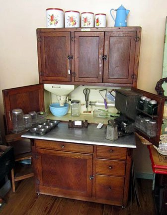 bob_brooke's tweet photo. Today, when people think of an #allinone, it's most likely a #printerscanner combination. But one of the first all-in-ones, the #Hoosier #cabinet, was actually used in the kitchen, especially for baking. Learn more in my latest #antiques blog. https://t.co/1XoyR1Qnzf https://t.co/FTs6EJAFZe