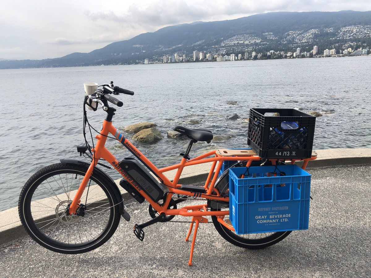 duncaroo's tweet image. How much stuff can you take on your #radpowerbike ?  Just got this #radwagon and added some vintage crates to haul beverages to the beach #radride