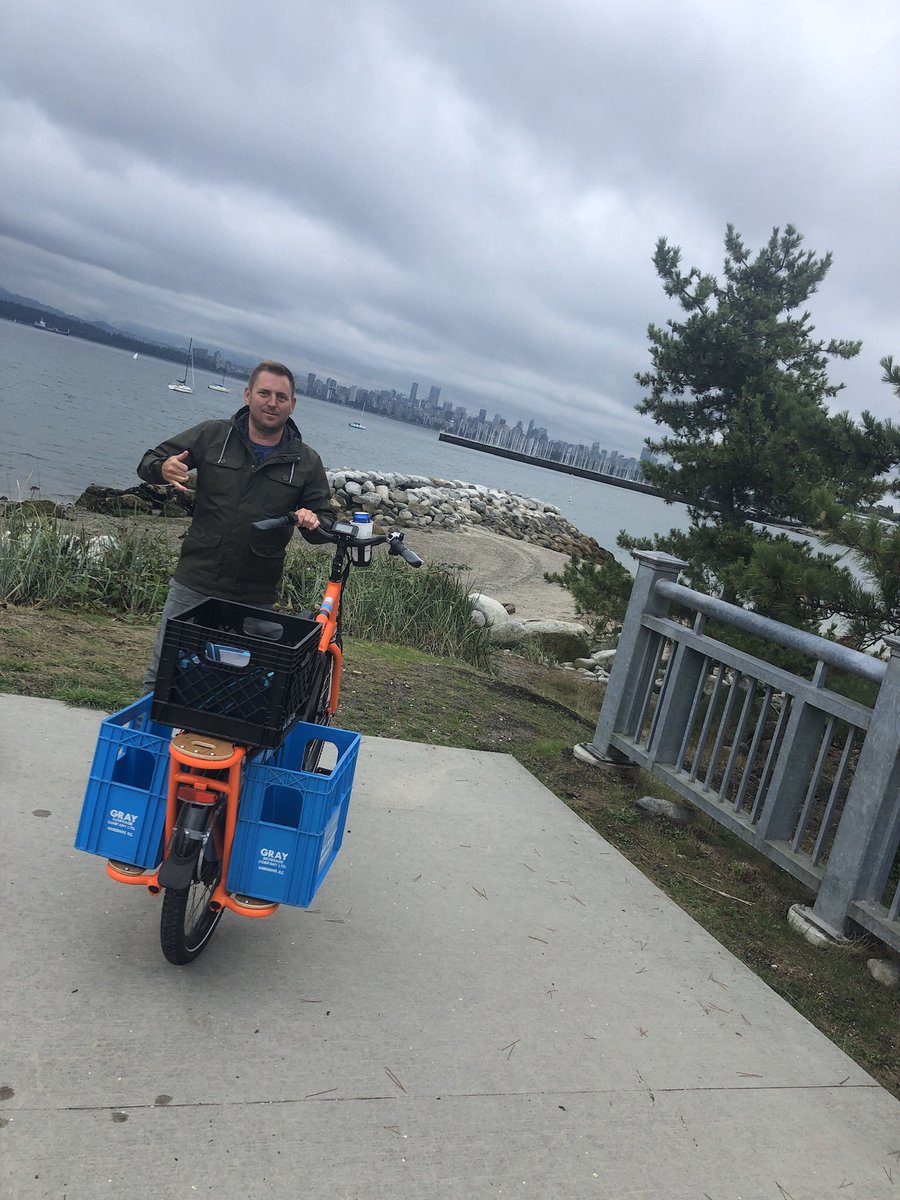 duncaroo's tweet image. How much stuff can you take on your #radpowerbike ?  Just got this #radwagon and added some vintage crates to haul beverages to the beach #radride